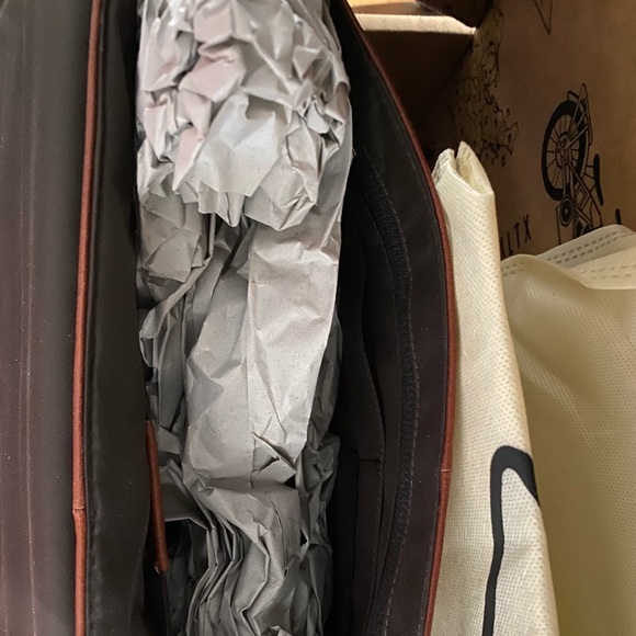 NEW Fossil leather messenger bag (was$278!) - Picture 2 of 5